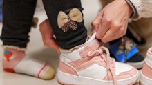 A legszebb gyerekcipő is árthat - ezekkel a hibákkal veszélyeztethetjük gyermekünk lábát című cikk nyitóképe