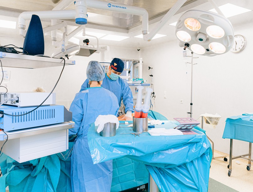 műtét, koronavírus, karantén