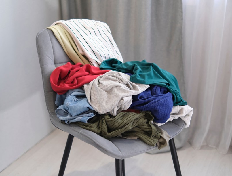 székre pakolt ruha mit jelent pszichológia