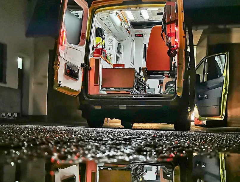 mentő, sürgősségi, tapolca, részeg