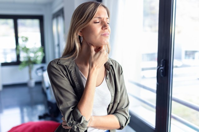 Gyakran kapar a torka és krákog? Ezek a betegségek okozhatják