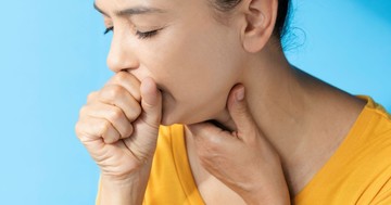  Vészhelyzet otthon: ezt tegye, ha egyedül van és torkán akadt a falat - nézze meg a videót! 