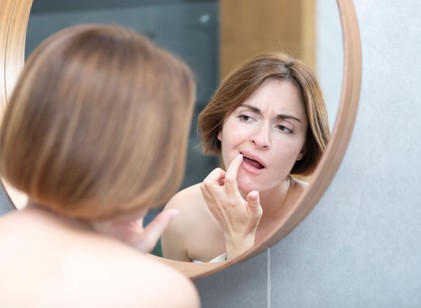 A fogorvos figyelmeztet: ezek a szájban megjelenő tünetek a vastagbélrák kockázatára utalhatnak című cikk nyitóképe