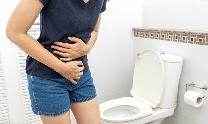 A nyár egyben a hasmenéses megbetegedések egyik fő időszaka is. A kirándulások, a távoli tájakra való utazások és az idegen konyhák főztjének fogyasztása sok esetben hasmenéses panaszokba torkollhat.