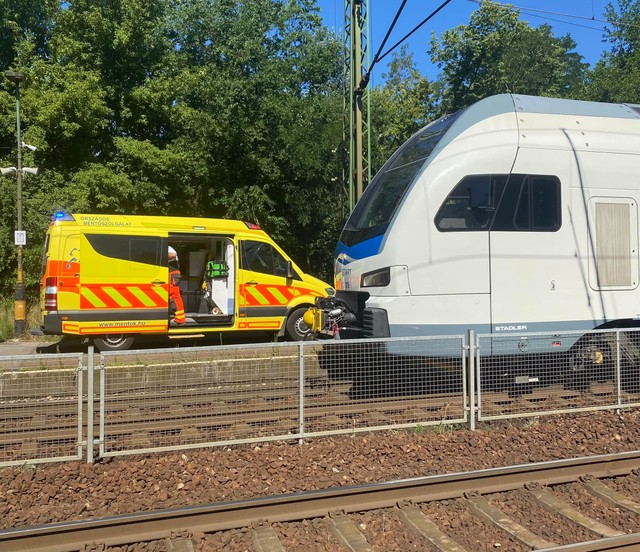 Indulás után esett össze a férfi a vonaton - így reagáltak rá az utasok