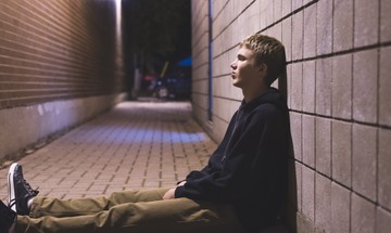 7. Önmagába zárkózik 