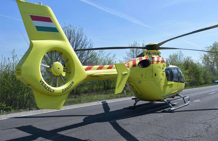 Férje hazakísérte, lepihent egy kicsit, de a férfi le nem vette róla a szemét, és ez volt az aszzony szerencséje. Mentőhelikoptert is riasztott a helyszínre.