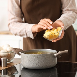 Ég a gyomra? Igyon rá krumplilevet! Egy kutató nagymámája adta az ötletet a gyomorfekély ellenszeréhez című cikk nyitóképe