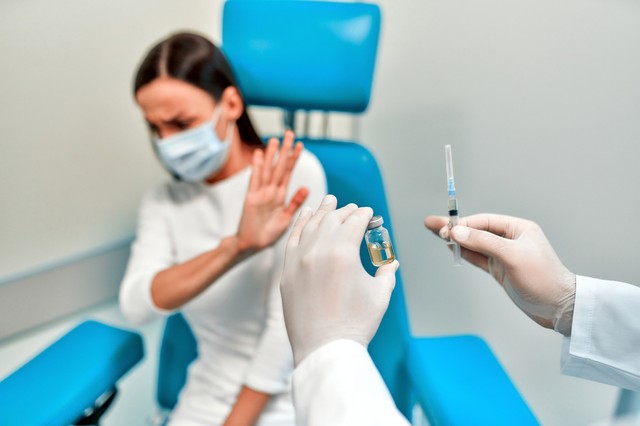 Nagy a nyomás az oltatlanokon - egész Európában szigorítanak