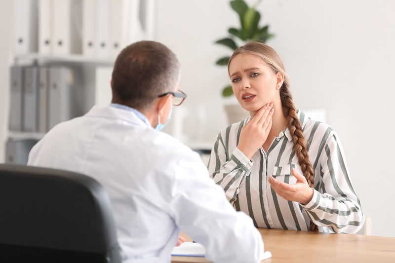 Rekedtessé vált a hangja, pedig nem fázott meg? Ezek a betegségek okozhatják