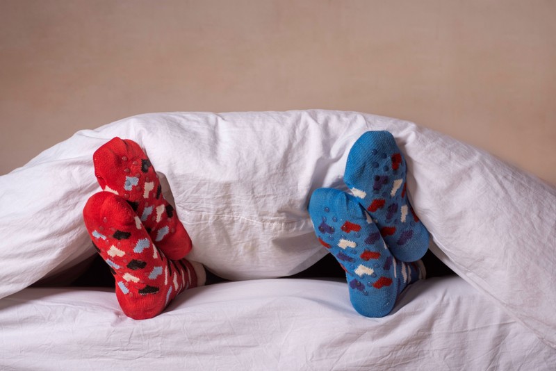 Alvás zokniban – még az orgazmus elérésében is segíthet, ha így bújik ágyba