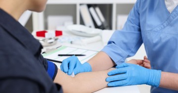 Meglepő dolog torzíthatja a vérvétel eredményeit – sokan erről nem is tudnak