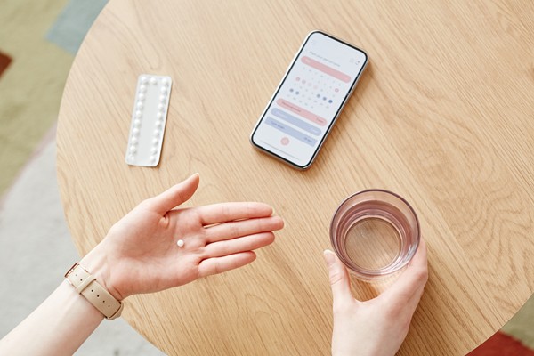 Fogamzásgátlót PMS-re: előnyök és hátrányok (x)