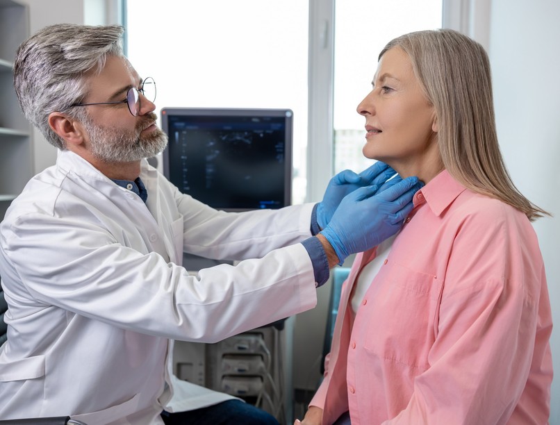 Gombócérzés, tartós rekedtség vizsgálat gégetükrözés