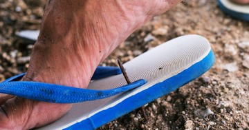 Rozsdás szögbe léptem, szükség van tetanusz oltásra? Az orvos válaszol