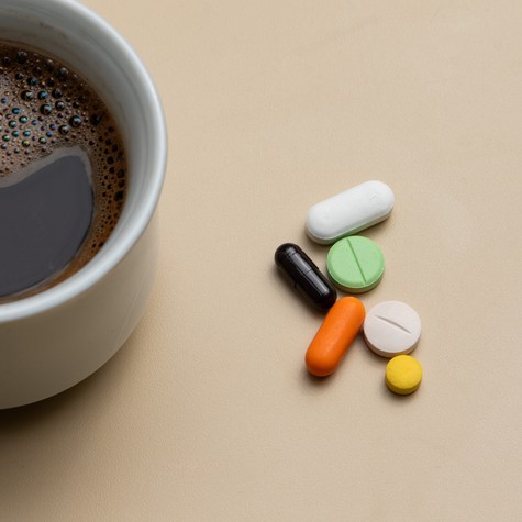 Ezért ne vegye be a gyógyszereit teával, kávéval és gyümölcslével című cikk nyitóképe