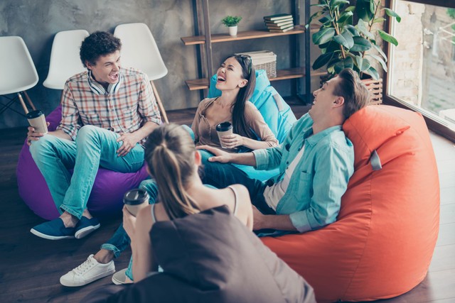 Röhögőgörcs, nevetés komoly helyzetekben: mást is jelenthet, nem csak az empátia hiányát vagy udvariatlanságot