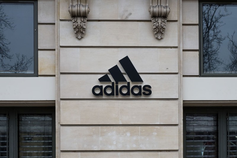 Koronavírus: az Adidas és a Deichmann döntése felháborodást keltett