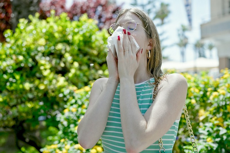 Orrfolyás, tüsszögés, szemviszketés: nem csak parlagfű okozhatja