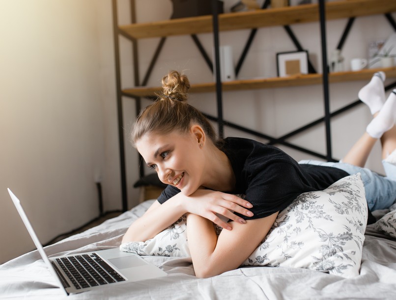 Próbáljunk meg túllépni a depresszión barátaink (online) segítségével!