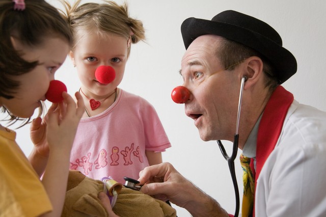Bohócdoktorok: a nevetés a legjobb gyógyszer