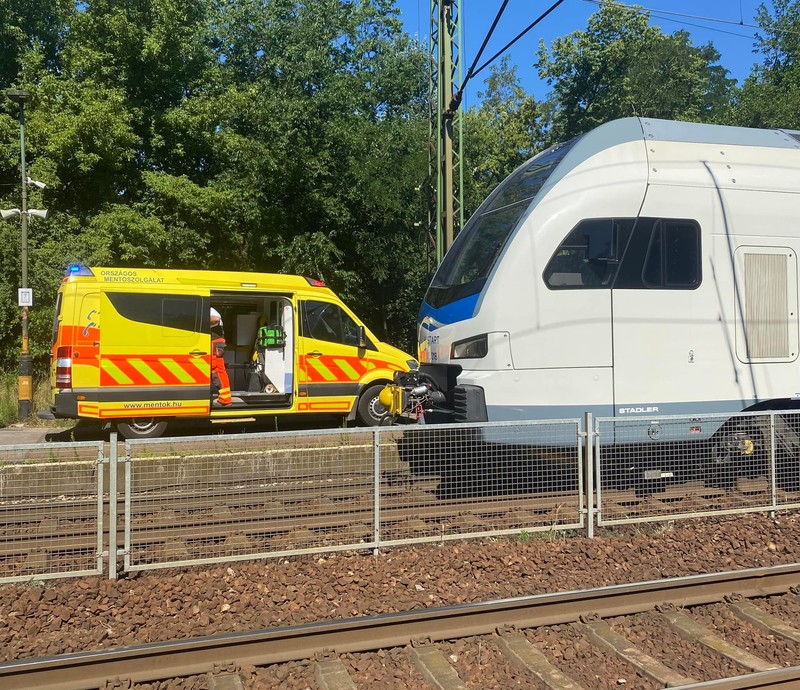 Indulás után esett össze a férfi a vonaton - így reagáltak rá az utasok