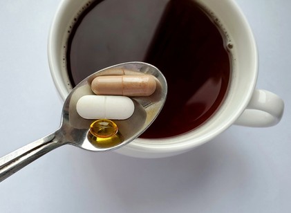 Öt táplálékkiegészítő, amit nem szabad kávéval bevenni című cikk nyitóképe