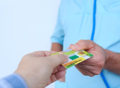 Melyik biztonságosabb az egészségügyi kiadások fedezésére: személyi kölcsön vagy hitelkártya?   Ez a szakértő objektív válasza című cikk nyitóképe