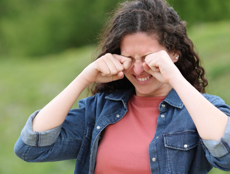allergia szem viszket könnyezik vörös tünet