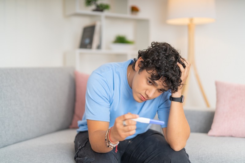 Pozitív lett egy 18 éves fiú terhességi tesztje – és ez mentette meg az életét!