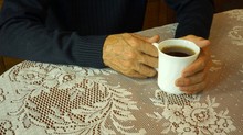 Egy éve alig tudott nyelni, de nem találták az okát – egy csésze tea után derült ki, hogy rákos című cikk nyitóképe