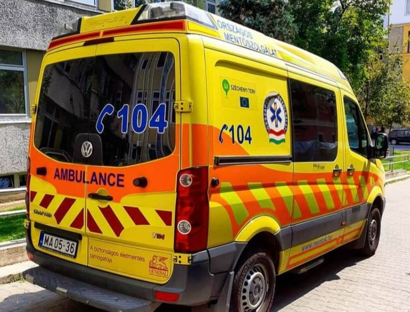 mentők, mentő, villamos, újraélesztés