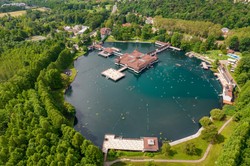 Hévíz környékére érve az egyik legizgalmasabb nevezetesség maga a Hévízi tó.