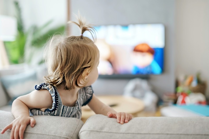 Miért remeg a 2 éves lányom feje? Az orvos válaszol