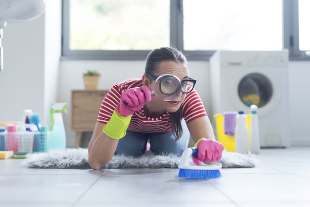 Mit jelent, ha valaki folyton takarít otthon? A pszihológia szerint vékony a határ a lelki megnyugvás és a kényszeresség között