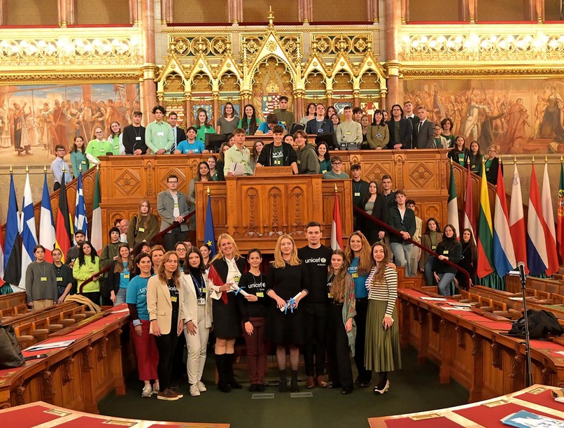 klímaválság, globális felmelegedés, gyerek, parlament