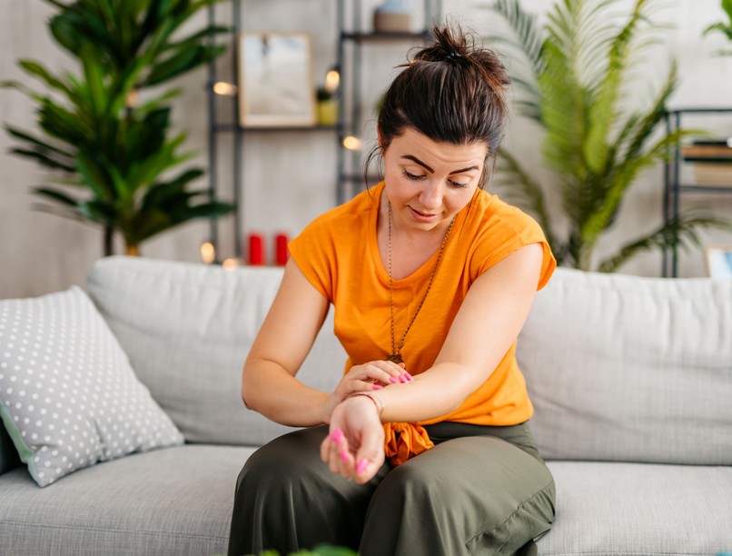 Korpásodás, hajhullás, pattanások bőrgyulladás tünete