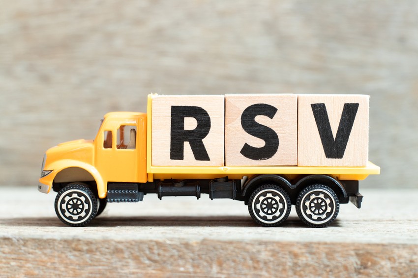  Az RSV több órán keresztül képes életben maradni akár egy játékon vagy használt zsebkendőn is.