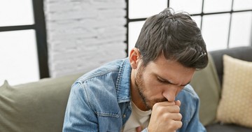 Rekedtség, állandó köhécselés, csuklás: ilyen, ha reflux okozza