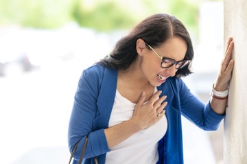 Ezt tegye, ha szívrohamot kapott és egyedül van!