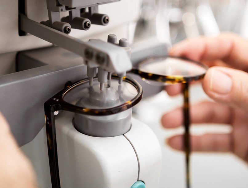 optika, optikus, szemüveg, szemüveg javítása, szemüveg készítése, koronavírus