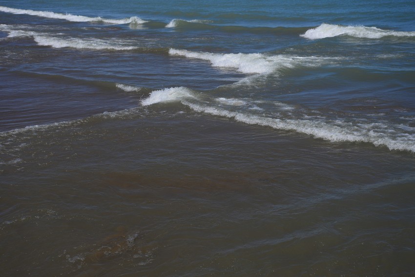 A Rip-áramok általában spontán módon jelennek meg. Egy ilyen áramlás nem csak egy gyereket, de még egy nehézsúlyú, jól úszó felnőtett is magával vihet.