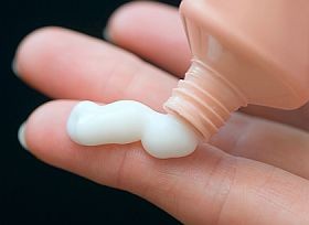 Újabb veszélyes adalék a kozmetikumokban