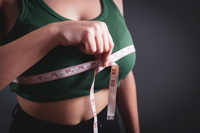 Óriási mellei miatt zaklatták a fiatal nőt és segítséget sem kapott – ilyen az élet a gigantomastia-val című cikk nyitóképe