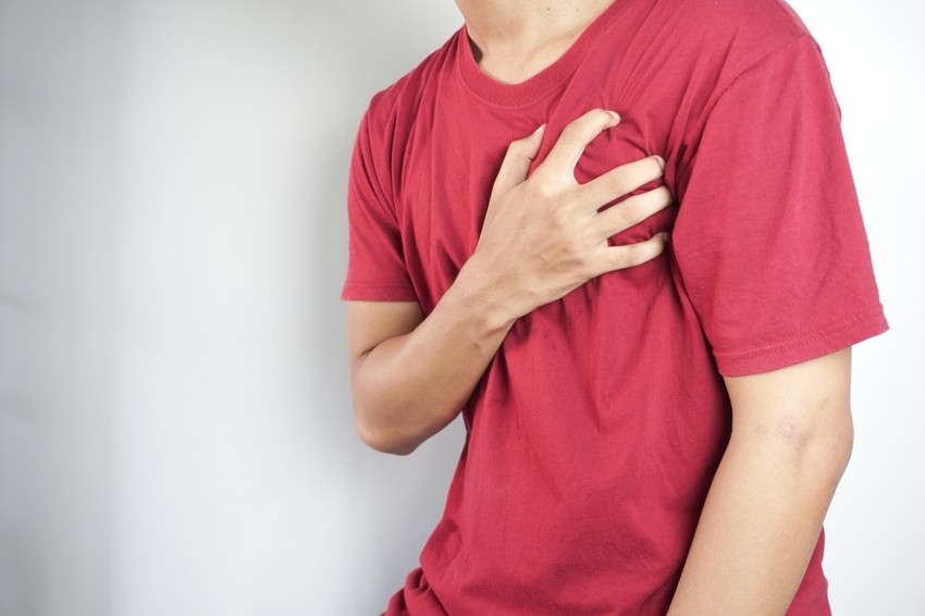 A bal mell alatti vagy a mellkas bal oldalán jelentkező fájdalom ijesztő lehet, de nem minden esetben a szív okozza!