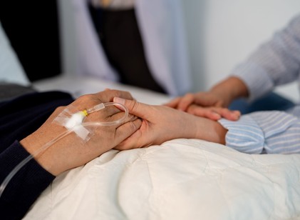 Édesapámat hazaküldték a kórházból, végstádiumban van - tudunk-e még bármit segíteni az állapotán? Az orvos válaszol című cikk nyitóképe