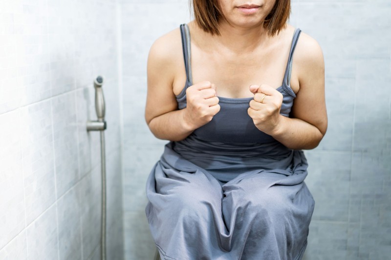 Hiába volt a mosdóban, mégis úgy érzi „maradt még bent valami” a kakilás után? Ezt jelenti a panasz!