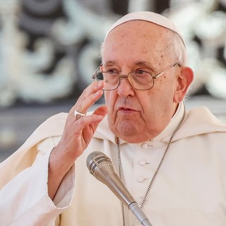 Ferenc pápának újra meg kell tanulnia beszélni! Lehet, hogy a húsvétot is kórházban tölti című cikk nyitóképe