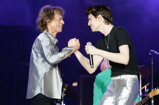 Nem nyitották fel Mick Jagger mellkasát a szívbillentyű műtét alatt