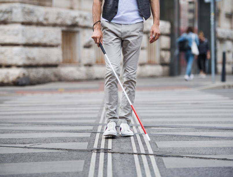 mentők, veddészreamentőt, mentés, látássérült, látásképtelen